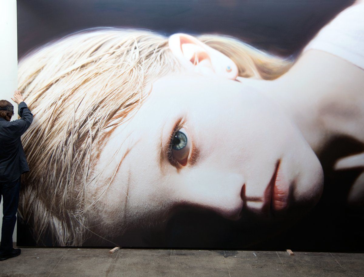THE EFFECT OF EXPRESSION IN HYPERREALISM