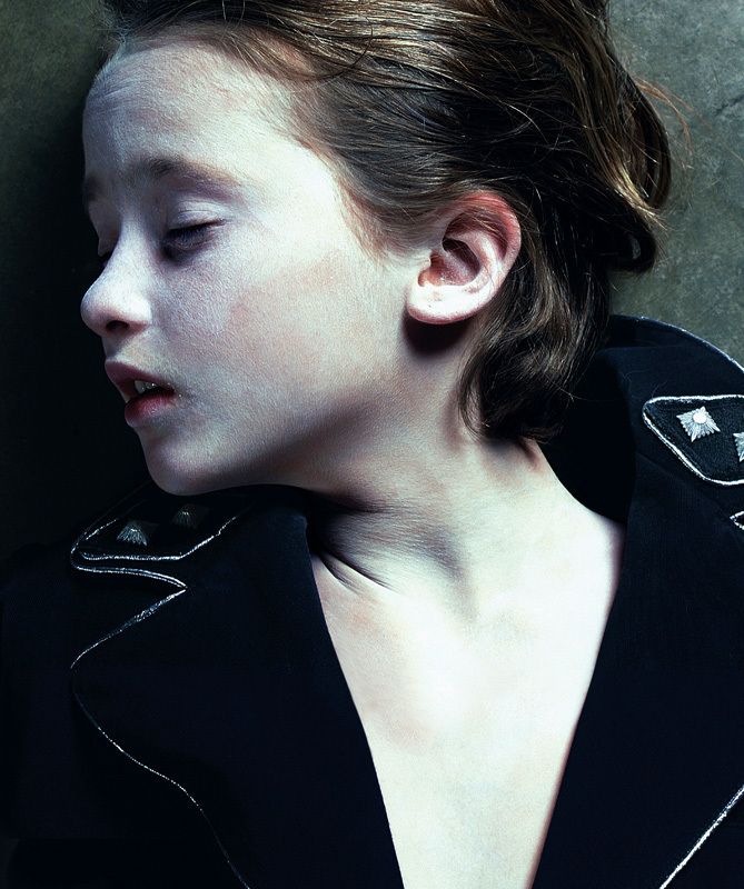 The girl with the closed eyes