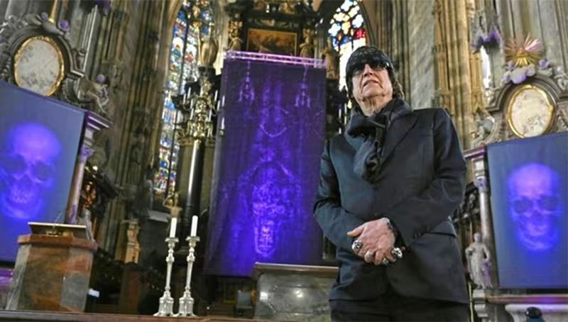 Wiener Stephansdom - Gottfried Helnwein stellt Christus auf den Kopf