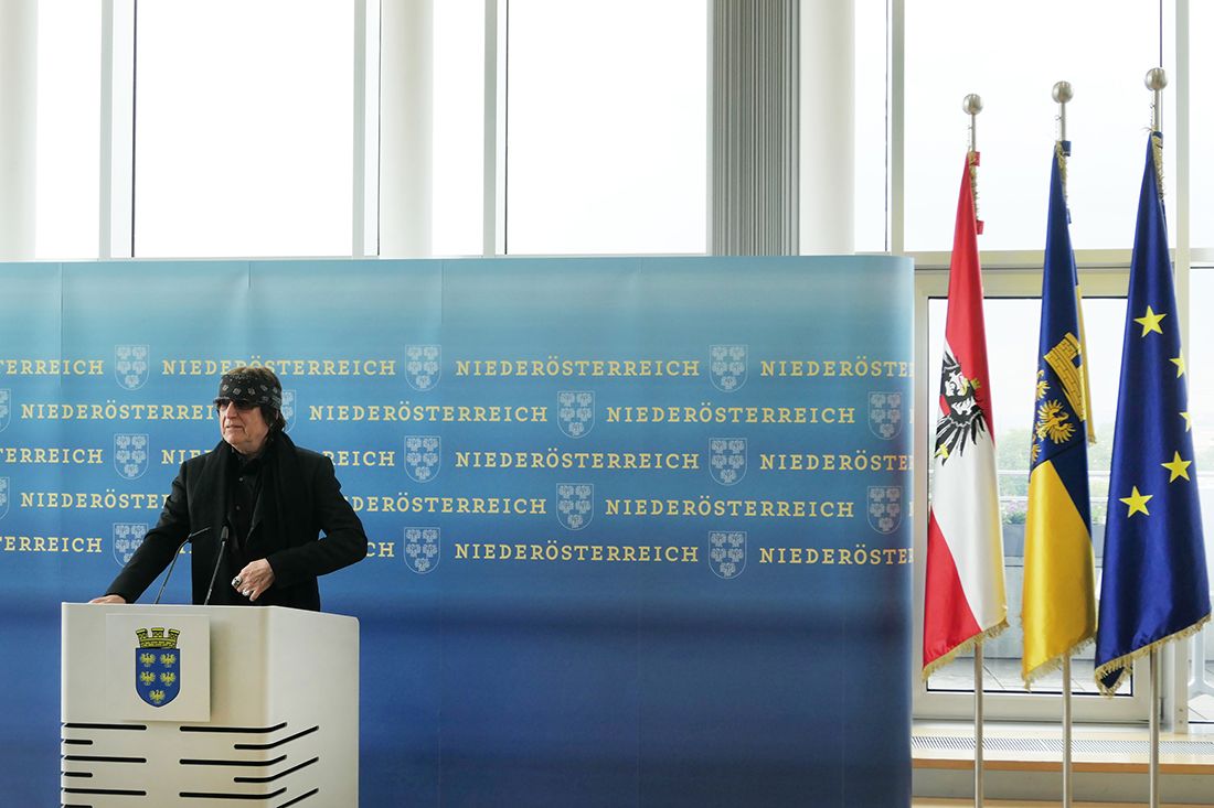Das höch­ste Ehren­zei­chen für Gott­fried Heln­wein